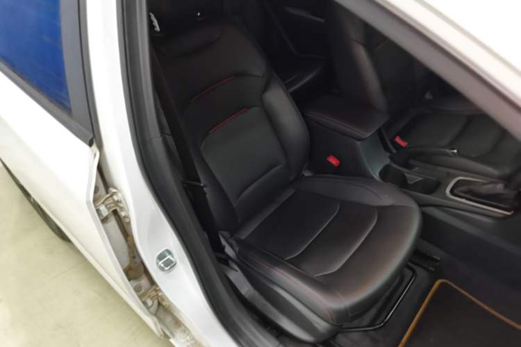 Used Chevrolet Monza 2020 Light Hybrid RS 330T Automatic Comfort Edition Right Front Seat
