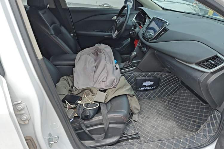 Used Chevrolet Monza 2020 Light Hybrid Redline 320T Dual-Clutch Joyful Edition Right Front Seat