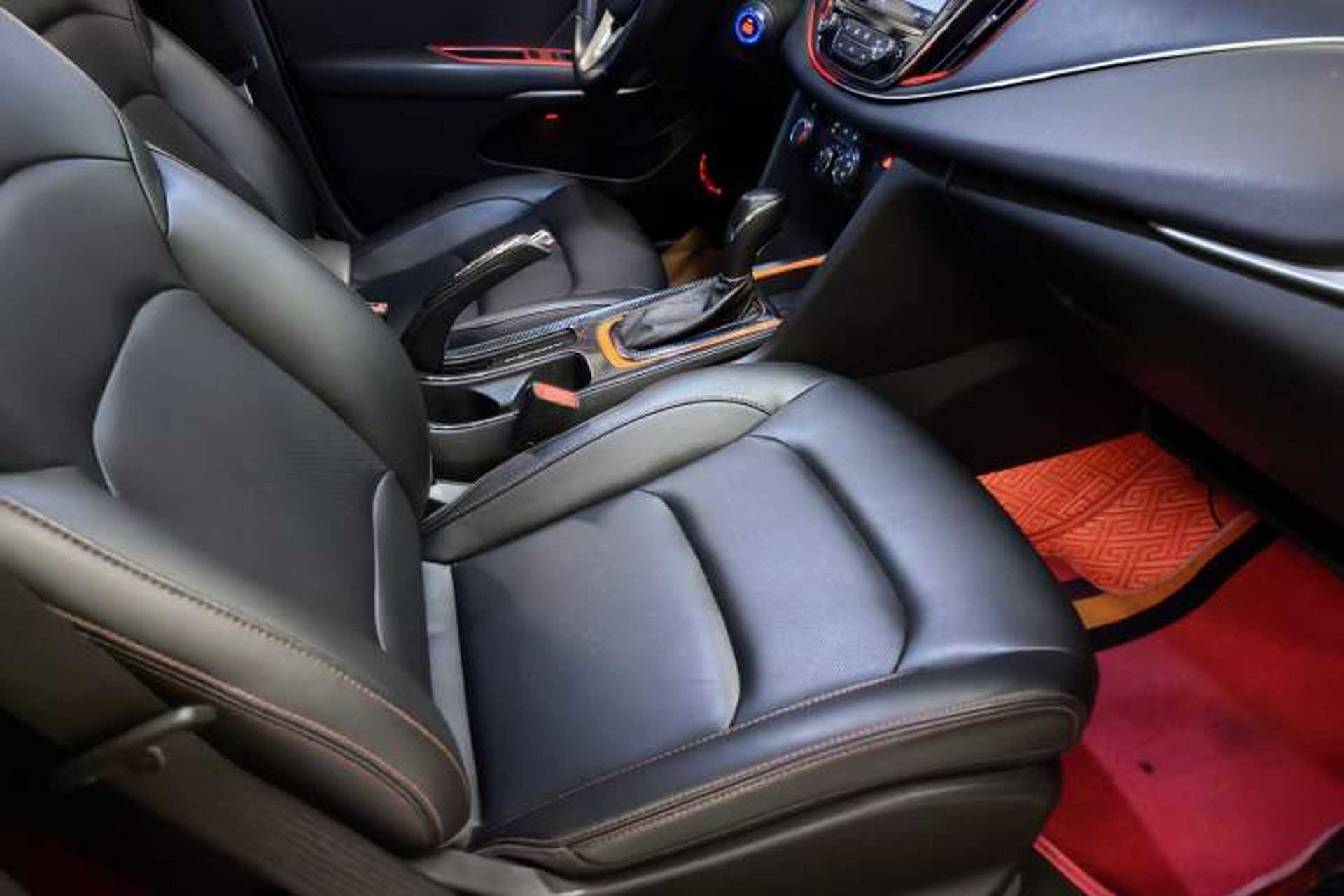 Used Chevrolet Monza 2020 Light Hybrid Redline 320T Dual-Clutch Thrilling Edition Right Front Seat