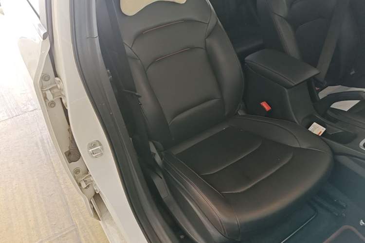 Used Chevrolet Monza 2020 Light Hybrid RS 330T Automatic Comfort Edition Right Front Seat