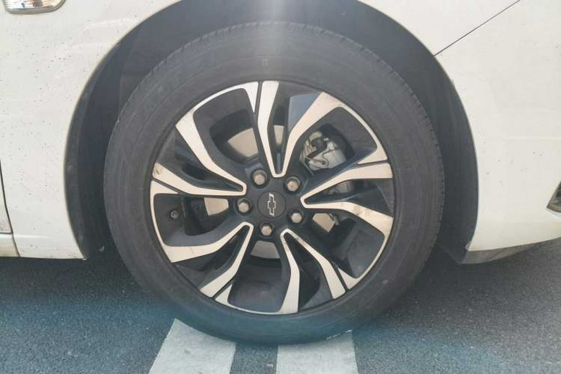 Used Chevrolet Monza 2020 Light Hybrid RS 330T Automatic Comfort Edition Right Front Wheel Hub