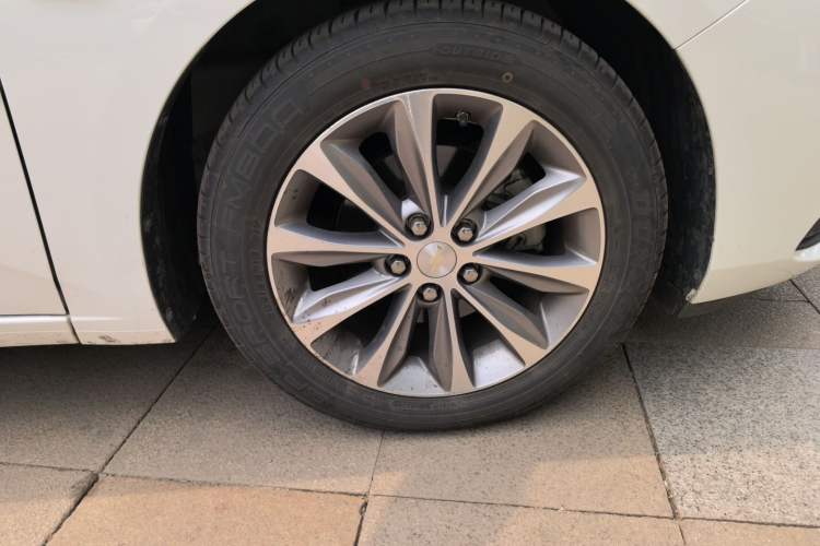 Used Chevrolet Monza 2020 320 Automatic Enjoyment Edition Right Front Wheel Hub