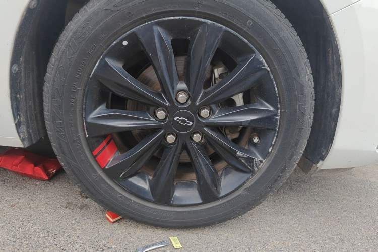 Used Chevrolet Monza 2020 Light Hybrid Redline 320T Dual-Clutch Thrilling Edition Right Front Wheel Hub
