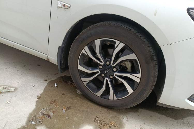 Used Chevrolet Monza 2020 Light Hybrid RS 330T Automatic Comfort Edition Right Front Wheel Hub