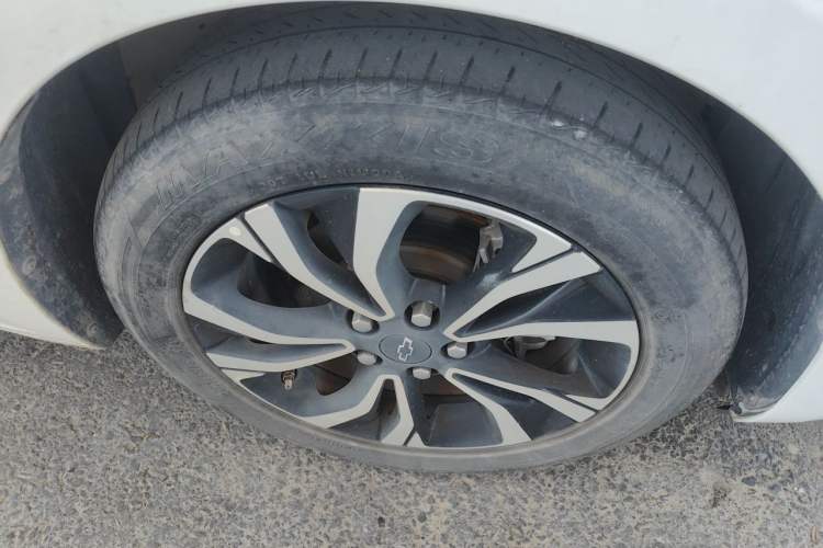 Used Chevrolet Monza 2020 Light Hybrid RS 330T Automatic Comfort Edition Right Front Wheel Hub