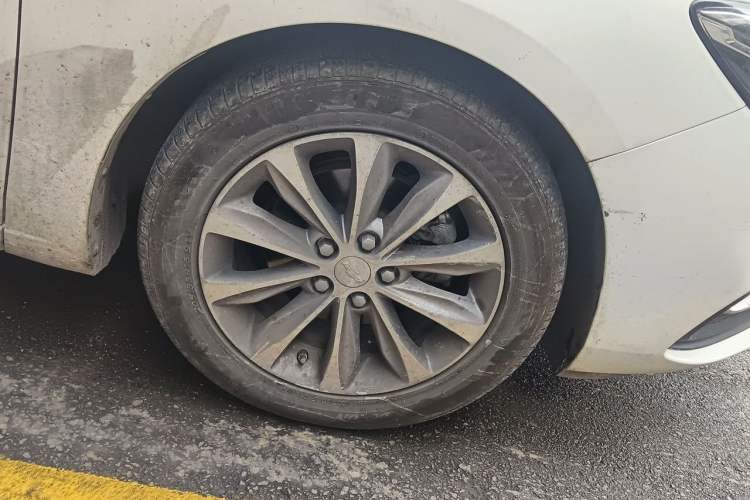 Used Chevrolet Monza 2020 320 Automatic Enjoyment Edition Right Front Wheel Hub