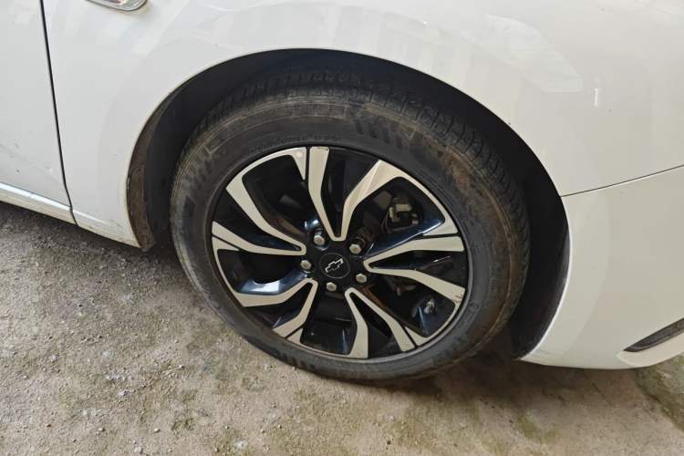 Used Chevrolet Monza 2020 Light Hybrid RS 330T Automatic Comfort Edition Right Front Wheel Hub