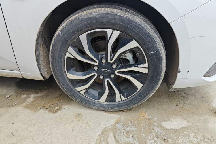 Used Chevrolet Monza 2020 Light Hybrid RS 330T Automatic Comfort Edition Right Front Wheel Hub