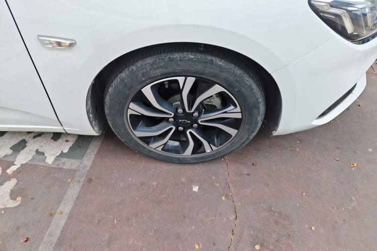 Used Chevrolet Monza 2020 Light Hybrid RS 330T Automatic Comfort Edition Right Front Wheel Hub