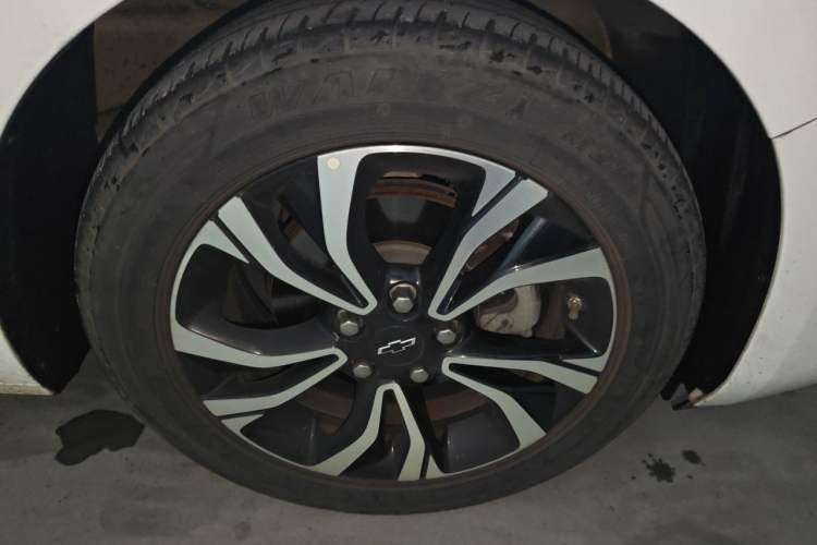 Used Chevrolet Monza 2020 Light Hybrid RS 330T Automatic Comfort Edition Right Front Wheel Hub