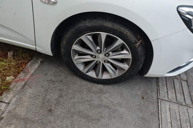 Used Chevrolet Monza 2020 320 Automatic Enjoyment Edition Right Front Wheel Hub