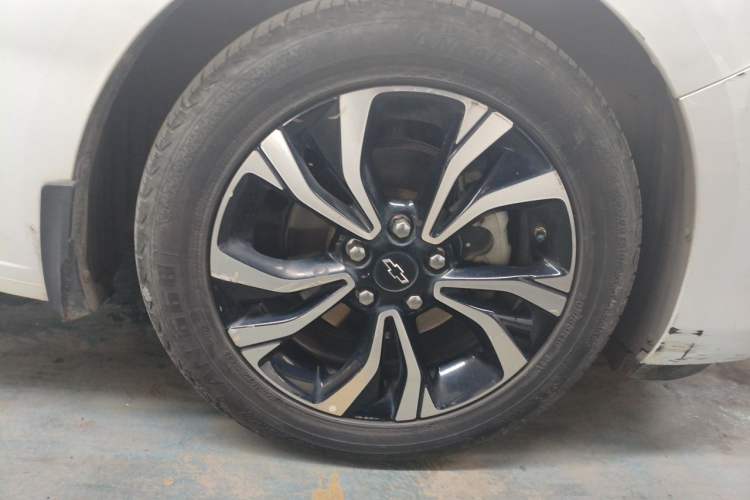 Used Chevrolet Monza 2020 Light Hybrid RS 330T Automatic Comfort Edition Right Front Wheel Hub