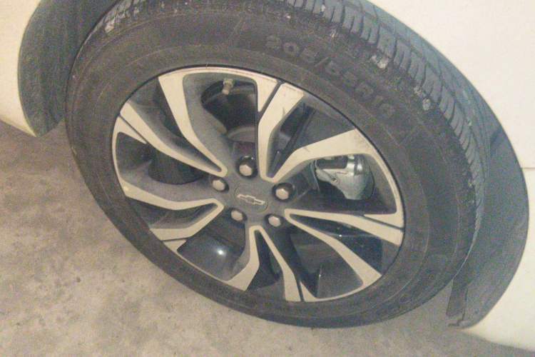 Used Chevrolet Monza 2020 Light Hybrid RS 330T Automatic Comfort Edition Right Front Wheel Hub
