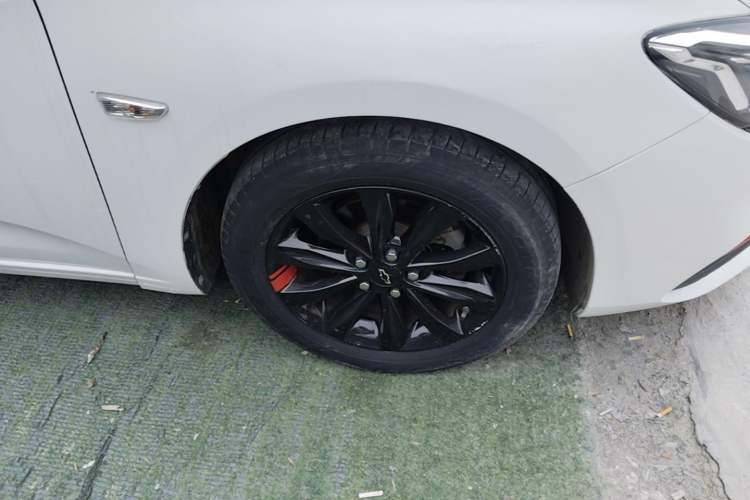 Used Chevrolet Monza 2020 Light Hybrid Redline 320T Dual-Clutch Thrilling Edition Right Front Wheel Hub