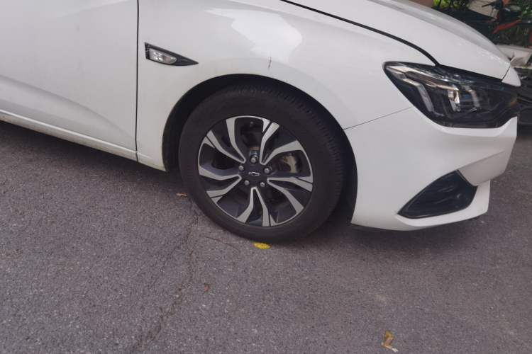 Used Chevrolet Monza 2020 Light Hybrid RS 330T Automatic Comfort Edition Right Front Wheel Hub