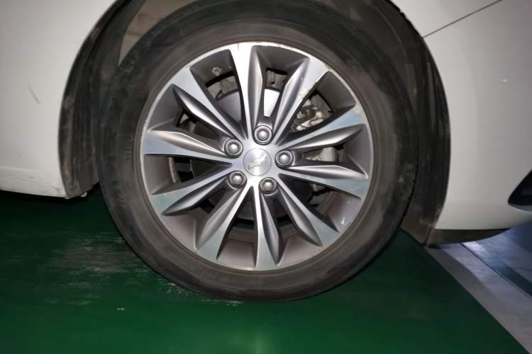 Used Chevrolet Monza 2020 320 Automatic Enjoyment Edition Right Front Wheel Hub