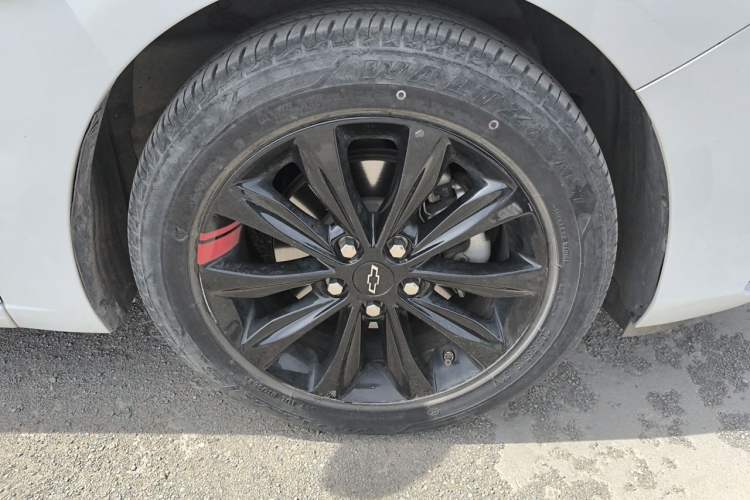 Used Chevrolet Monza 2020 Light Hybrid Redline 320T Dual-Clutch Thrilling Edition Right Front Wheel Hub