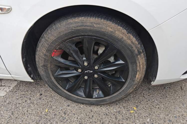Used Chevrolet Monza 2020 Light Hybrid Redline 320T Dual-Clutch Thrilling Edition Right Front Wheel Hub