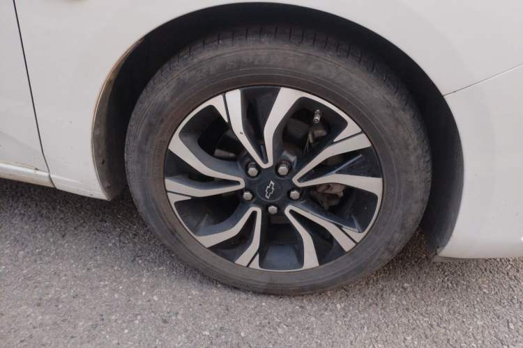 Used Chevrolet Monza 2020 Light Hybrid RS 330T Automatic Comfort Edition Right Front Wheel Hub