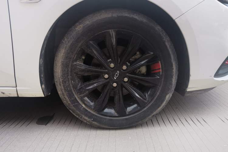 Used Chevrolet Monza 2020 Light Hybrid Redline 320T Dual-Clutch Joyful Edition Right Front Wheel Hub