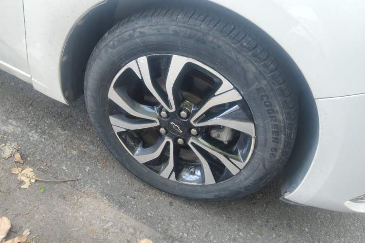 Used Chevrolet Monza 2020 Light Hybrid RS 330T Automatic Comfort Edition Right Front Wheel Hub