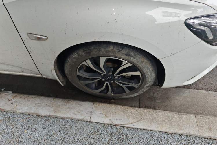 Used Chevrolet Monza 2020 Light Hybrid RS 330T Automatic Comfort Edition Right Front Wheel Hub
