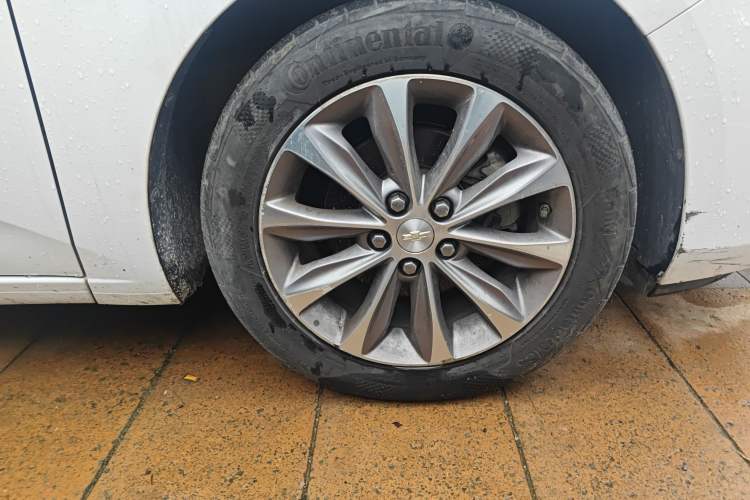 Used Chevrolet Monza 2020 320 Automatic Enjoyment Edition Right Front Wheel Hub