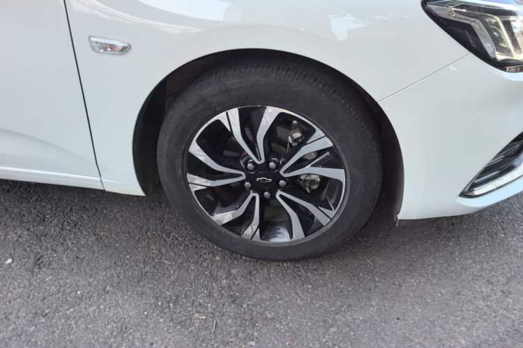 Used Chevrolet Monza 2020 Light Hybrid RS 330T Automatic Comfort Edition Right Front Wheel Hub