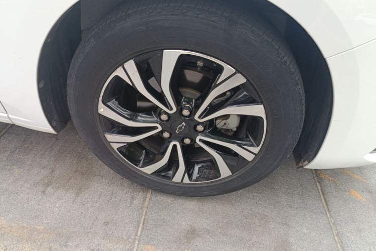 Used Chevrolet Monza 2020 Light Hybrid RS 330T Automatic Comfort Edition Right Front Wheel Hub
