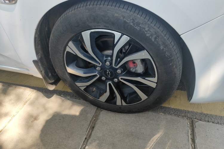 Used Chevrolet Monza 2020 Light Hybrid RS 330T Automatic Comfort Edition Right Front Wheel Hub