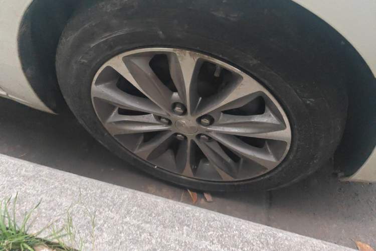 Used Chevrolet Monza 2020 320 Automatic Enjoyment Edition Right Front Wheel Hub