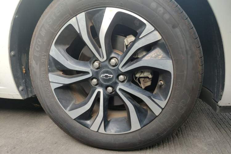 Used Chevrolet Monza 2020 Light Hybrid RS 330T Automatic Comfort Edition Right Front Wheel Hub
