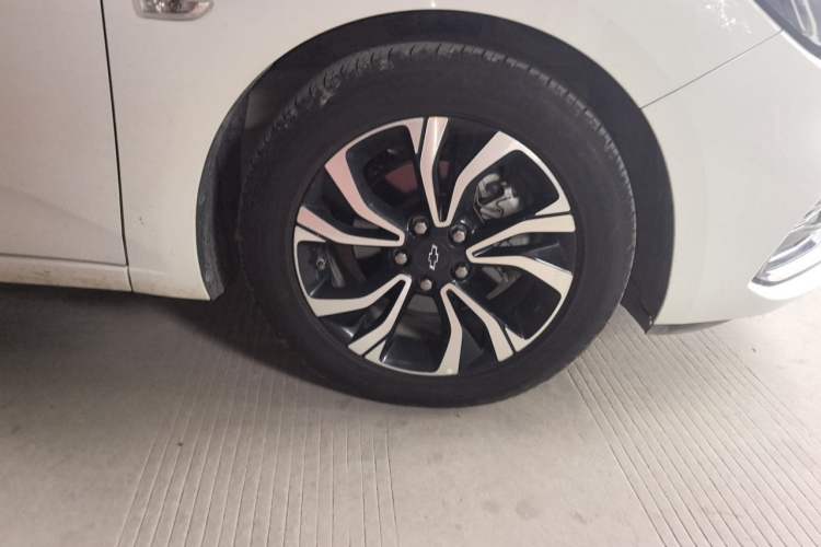 Used Chevrolet Monza 2020 Light Hybrid RS 330T Automatic Comfort Edition Right Front Wheel Hub