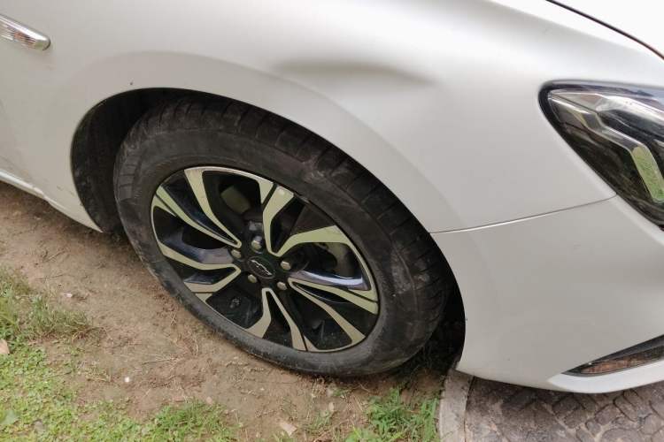 Used Chevrolet Monza 2020 Light Hybrid RS 330T Automatic Comfort Edition Right Front Wheel Hub