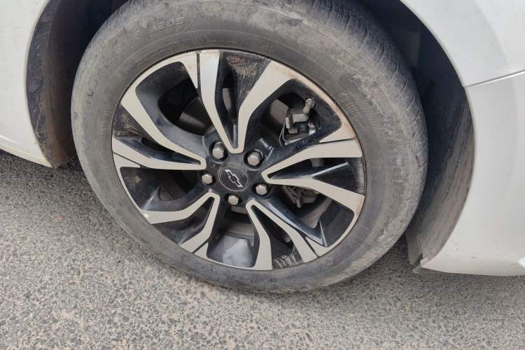 Used Chevrolet Monza 2020 Light Hybrid RS 330T Automatic Comfort Edition Right Front Wheel Hub