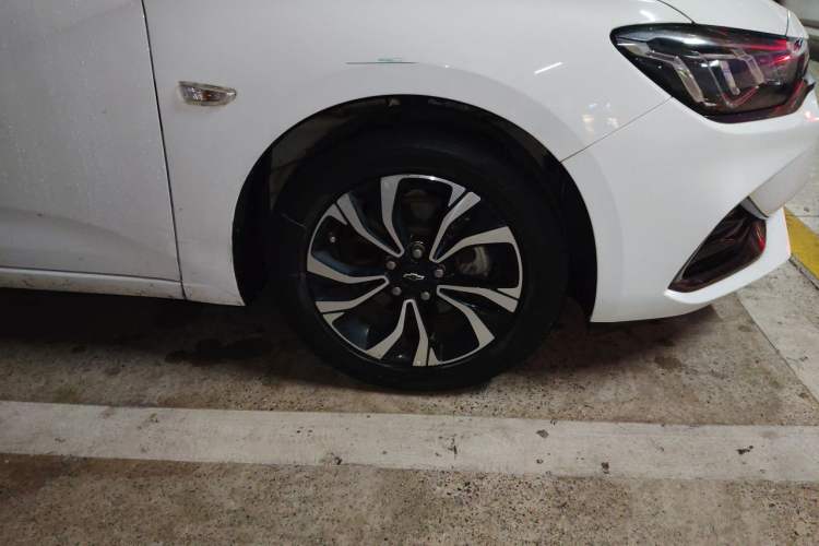 Used Chevrolet Monza 2020 Light Hybrid RS 330T Automatic Comfort Edition Right Front Wheel Hub