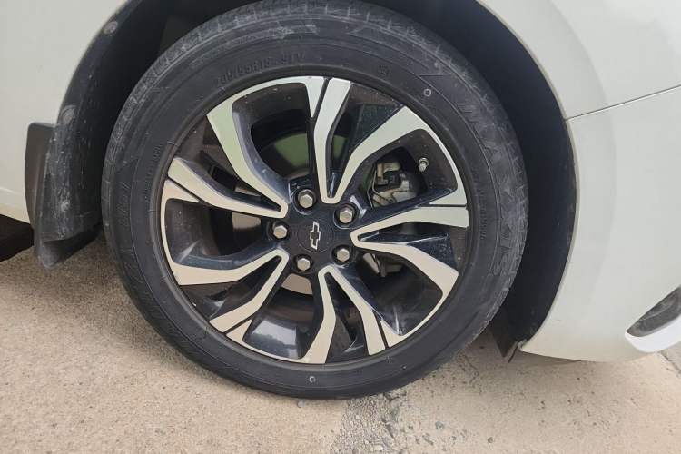 Used Chevrolet Monza 2020 Light Hybrid RS 330T Automatic Comfort Edition Right Front Wheel Hub