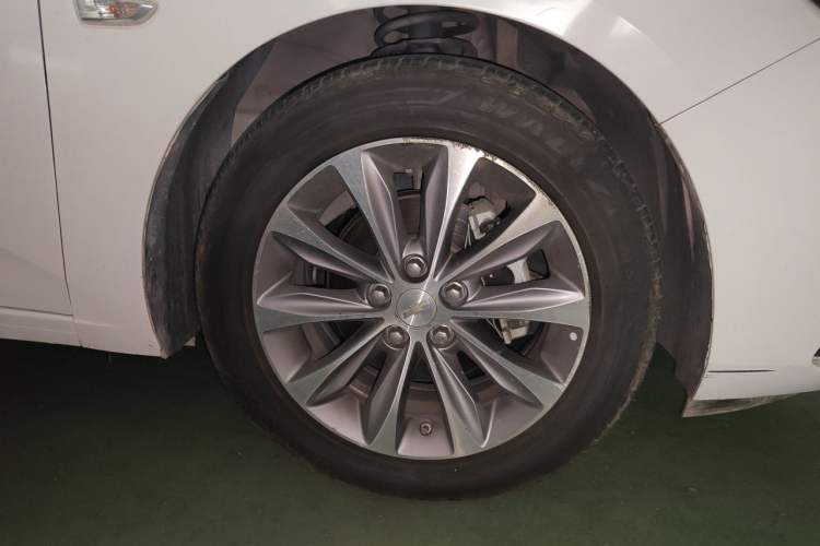 Used Chevrolet Monza 2020 320 Automatic Enjoyment Edition Right Front Wheel Hub