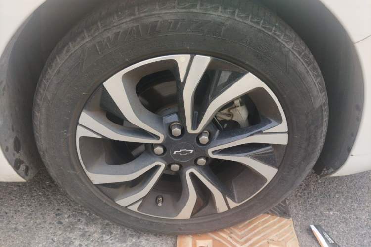 Used Chevrolet Monza 2020 Light Hybrid RS 330T Automatic Comfort Edition Right Front Wheel Hub