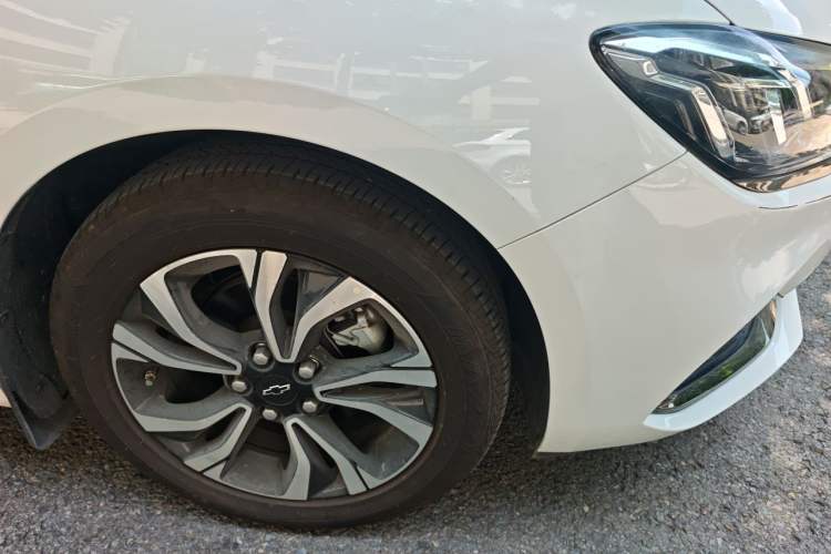Used Chevrolet Monza 2020 Light Hybrid RS 330T Automatic Comfort Edition Right Front Wheel Hub