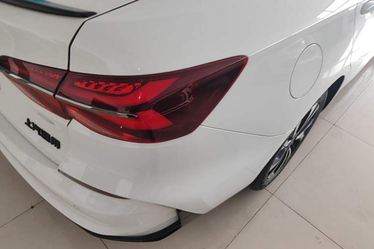 Used Chevrolet Monza 2020 Light Hybrid RS 330T Automatic Comfort Edition Right Rear Taillight
