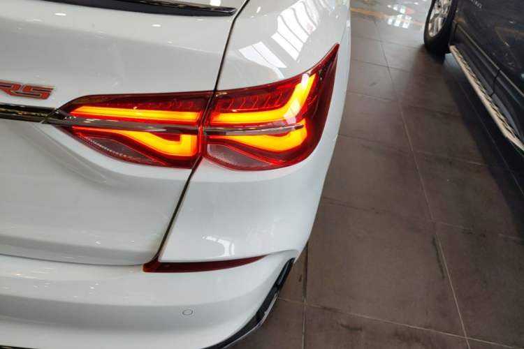 Used Chevrolet Monza 2020 Light Hybrid RS 330T Automatic Comfort Edition Right Rear Taillight