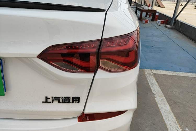 Used Chevrolet Monza 2020 Light Hybrid Redline 320T Dual-Clutch Thrilling Edition Right Rear Taillight