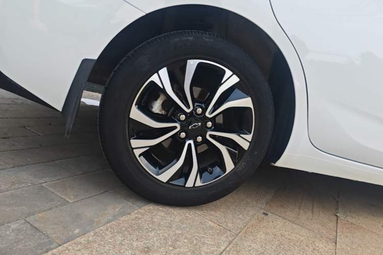 Used Chevrolet Monza 2020 Light Hybrid RS 330T Automatic Comfort Edition Right Rear Wheel Hub