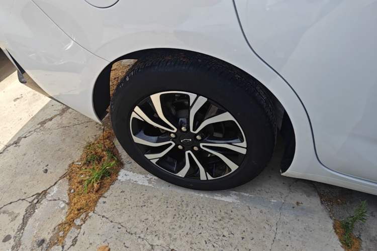 Used Chevrolet Monza 2020 Light Hybrid RS 330T Automatic Comfort Edition Right Rear Wheel Hub