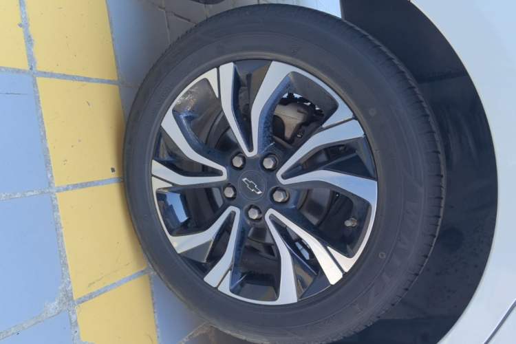 Used Chevrolet Monza 2020 Light Hybrid RS 330T Automatic Comfort Edition Right Rear Wheel Hub