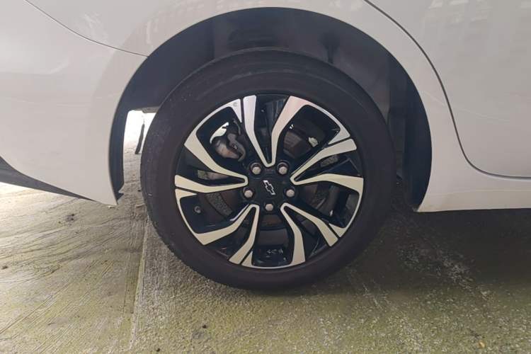 Used Chevrolet Monza 2020 Light Hybrid RS 330T Automatic Comfort Edition Right Rear Wheel Hub