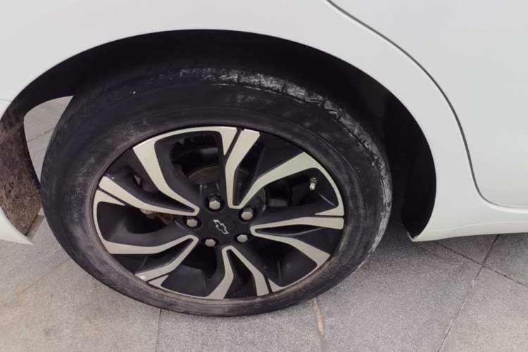 Used Chevrolet Monza 2020 Light Hybrid RS 330T Automatic Comfort Edition Right Rear Wheel Hub