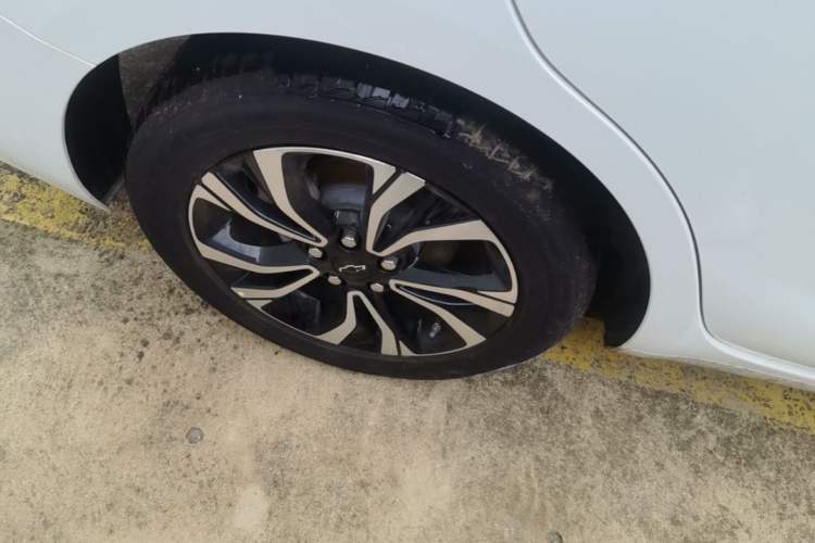 Used Chevrolet Monza 2020 Light Hybrid RS 330T Automatic Comfort Edition Right Rear Wheel Hub