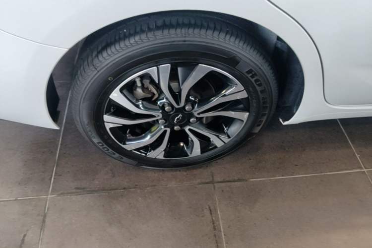 Used Chevrolet Monza 2020 Light Hybrid RS 330T Automatic Comfort Edition Right Rear Wheel Hub